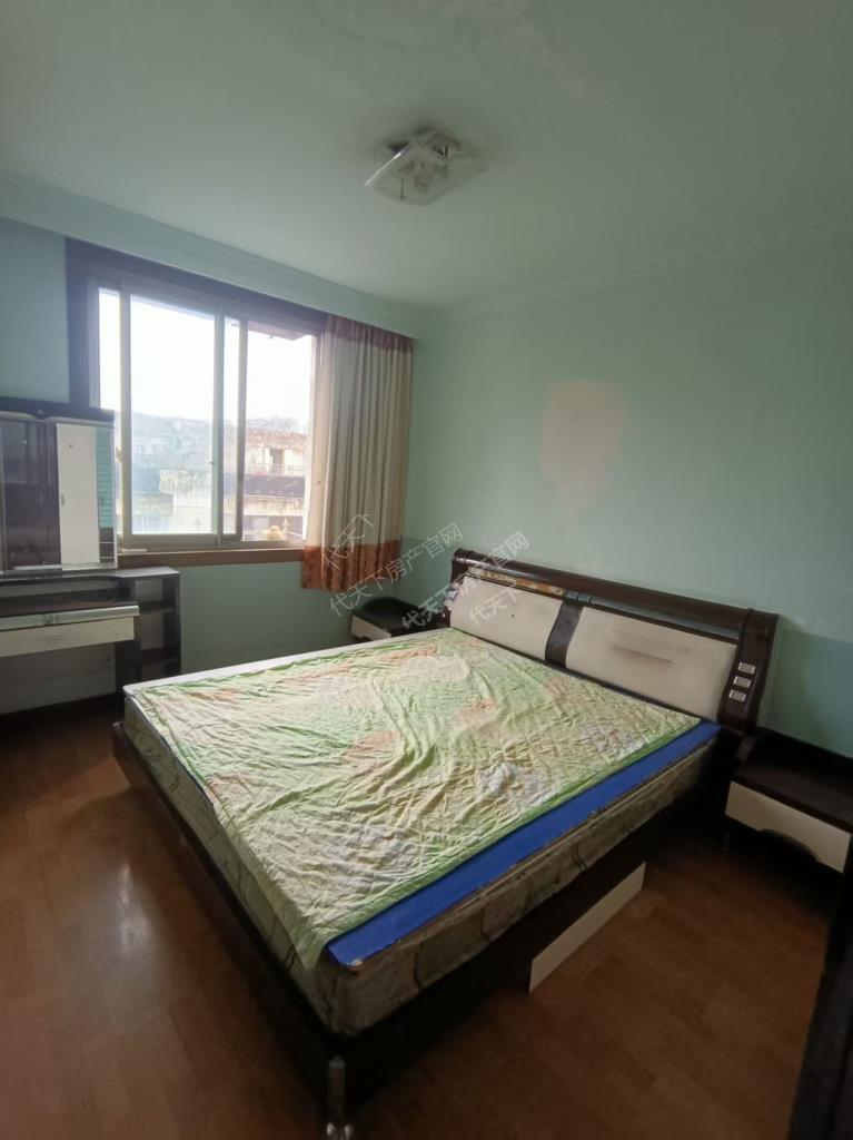 观音桥30号6楼三室当二室1300元2台空调离地铁站800米
