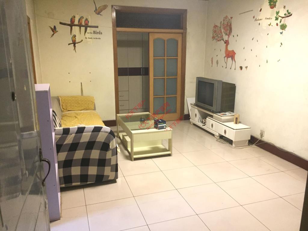 东怡园1楼二室75.32平90万离地铁站300米