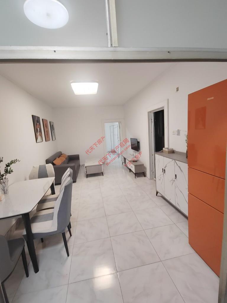 东光街4号4楼一室1800元1台空调离地铁站300米12月4号退出来