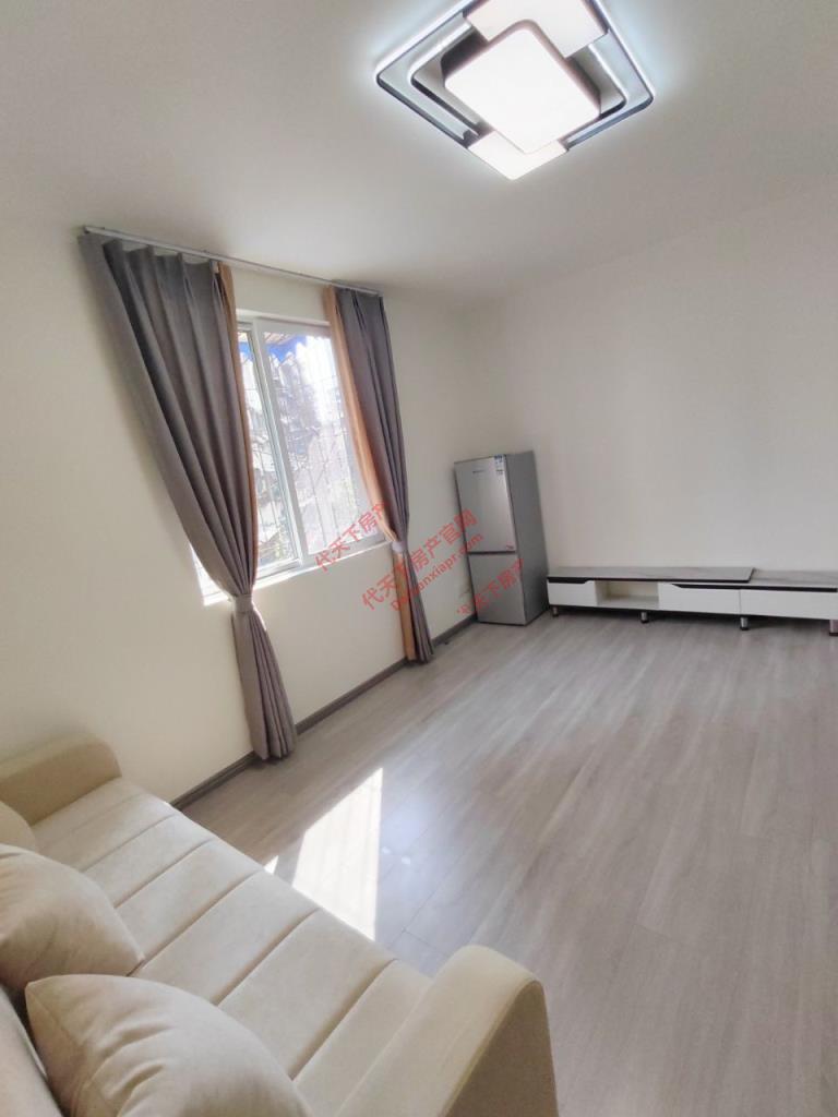 东光街11号3楼一室1800元1台空调离地铁站650米